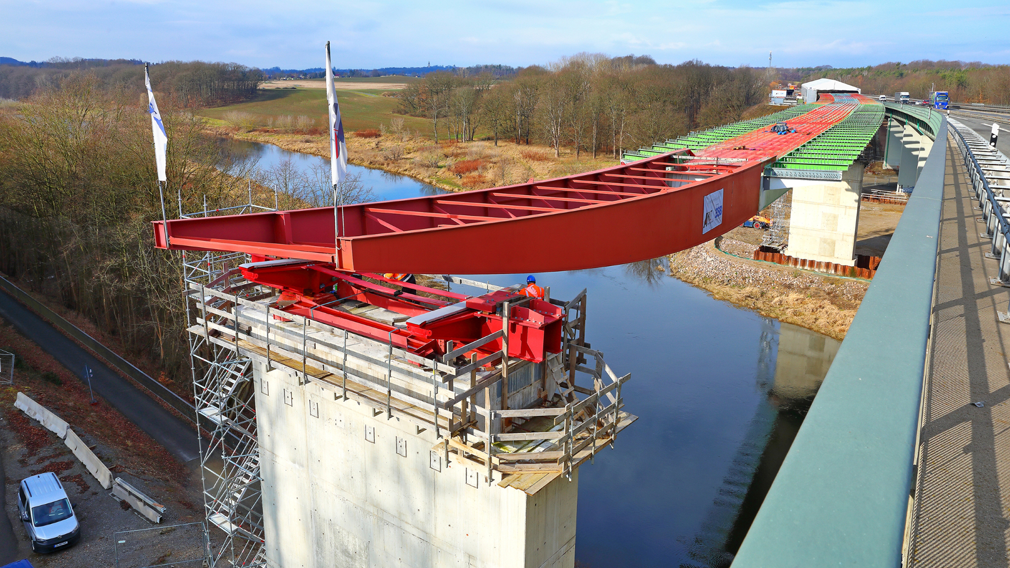 doppeldildo auf der autobahnbrücke Autobahnbrücke: Neue Fahrbahnplatte vollständig betoniert