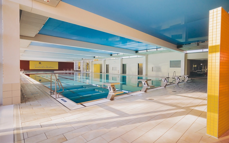 Schwimmhalle Becken